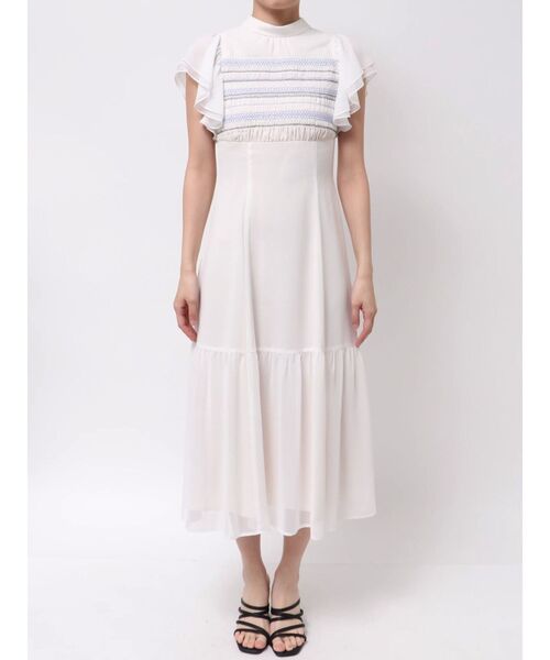 MERCURYDUO（マーキュリーデュオ）の「カラースモッキングラッフルワンピース（ワンピース・レディース・ダークオレンジ/アイボリー/ダークブラウン・MEDIUM/SMALL）」の20枚目の写真