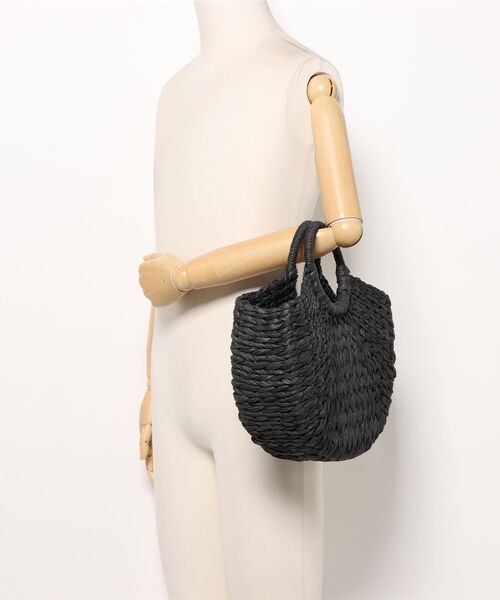 florist（フローリスト）の「【軽い◎】セミサークル編みカゴバッグ/ハンドバッグ（かごバッグ・レディース・オフホワイト/ホワイト×ブルー/ホワイト×ブラック/ブラック/ライトブラウン・FREE）」の16枚目の写真