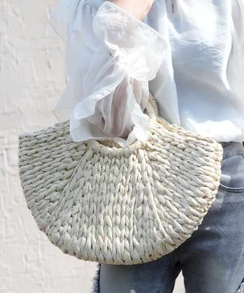 florist（フローリスト）の「【軽い◎】セミサークル編みカゴバッグ/ハンドバッグ（かごバッグ・レディース・オフホワイト/ホワイト×ブルー/ホワイト×ブラック/ブラック/ライトブラウン・FREE）」の9枚目の写真
