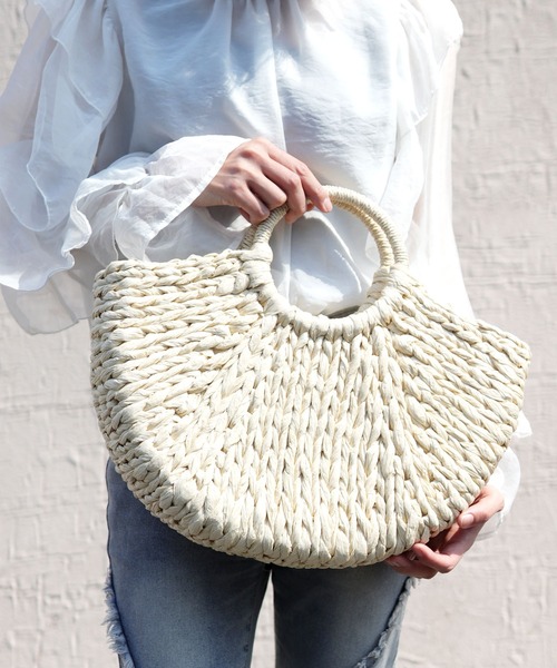 florist（フローリスト）の「【軽い◎】セミサークル編みカゴバッグ/ハンドバッグ（かごバッグ・レディース・オフホワイト/ホワイト×ブルー/ホワイト×ブラック/ブラック/ライトブラウン・FREE）」の8枚目の写真