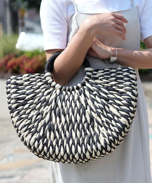 florist（フローリスト）の「【軽い◎】セミサークル編みカゴバッグ/ハンドバッグ（かごバッグ・レディース・オフホワイト/ホワイト×ブルー/ホワイト×ブラック/ブラック/ライトブラウン・FREE）」の12枚目の写真