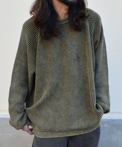 MODISH GAZE(モディシュガゼ)の「【MODISH GAZE】ストーンウォッシュクルーネックニット(ニット/セーター・メンズ・カーキ/ネイビー・LARGE/MEDIUM)」の2枚目の写真
