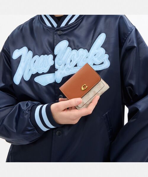 ミラ スモール フラップ ウォレット・ホース アンド キャリッジ COACH｜【公式】ミラ スモール フラップ ウォレット・ホース