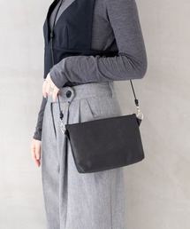 Iroquois（イロコイ）の「SENTI センティ / Dyneema(R) Leather 2WAY SACOCHE 超軽量ダイニーマレザー2WAYサコッシュ 牛革ショルダーバッグ / 3033（ショルダーバッグ）」