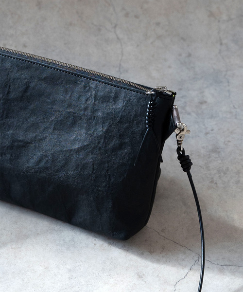 Senti(センティ)の「SENTI センティ / Dyneema(R) Leather 2WAY SACOCHE 超軽量ダイニーマレザー2WAYサコッシュ 牛革ショルダーバッグ / 3033(ショルダーバッグ・メンズ・ブラック系その他/ブラック・FREE)」の15枚目の写真