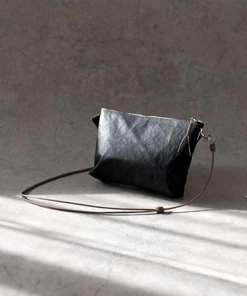 Senti(センティ)の「SENTI センティ / Dyneema(R) Leather 2WAY SACOCHE 超軽量ダイニーマレザー2WAYサコッシュ 牛革ショルダーバッグ / 3033(ショルダーバッグ・メンズ・ブラック系その他/ブラック・FREE)」の21枚目の写真