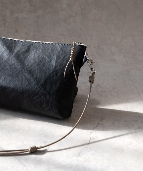 Senti(センティ)の「SENTI センティ / Dyneema(R) Leather 2WAY SACOCHE 超軽量ダイニーマレザー2WAYサコッシュ 牛革ショルダーバッグ / 3033(ショルダーバッグ・メンズ・ブラック系その他/ブラック・FREE)」の22枚目の写真