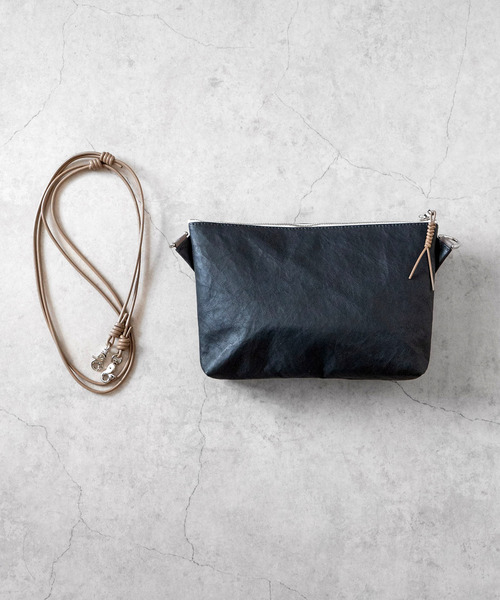 Senti(センティ)の「SENTI センティ / Dyneema(R) Leather 2WAY SACOCHE 超軽量ダイニーマレザー2WAYサコッシュ 牛革ショルダーバッグ / 3033(ショルダーバッグ・メンズ・ブラック系その他/ブラック・FREE)」の3枚目の写真
