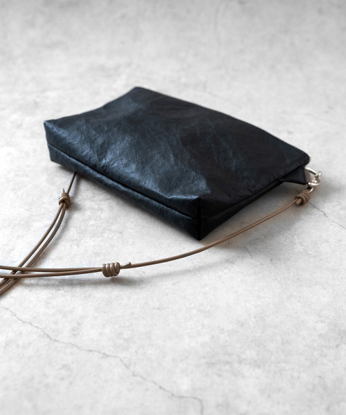 Senti(センティ)の「SENTI センティ / Dyneema(R) Leather 2WAY SACOCHE 超軽量ダイニーマレザー2WAYサコッシュ 牛革ショルダーバッグ / 3033(ショルダーバッグ・メンズ・ブラック系その他/ブラック・FREE)」の5枚目の写真