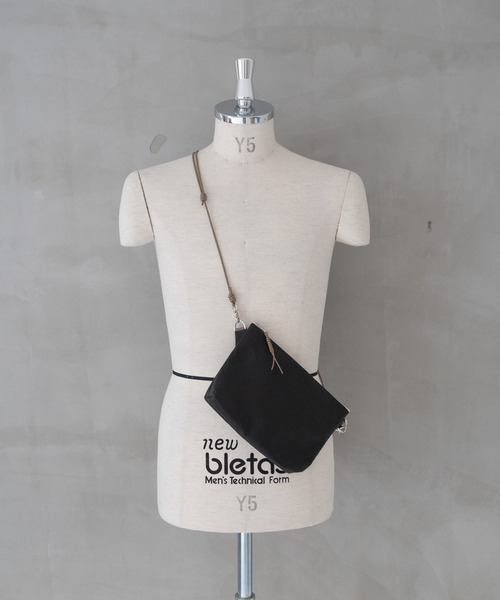 Senti(センティ)の「SENTI センティ / Dyneema(R) Leather 2WAY SACOCHE 超軽量ダイニーマレザー2WAYサコッシュ 牛革ショルダーバッグ / 3033(ショルダーバッグ・メンズ・ブラック系その他/ブラック・FREE)」の9枚目の写真