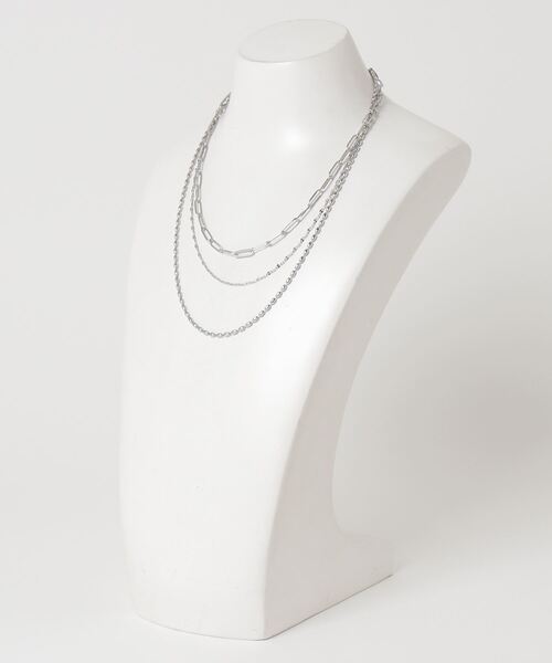 atmos pink（アトモスピンク）の「atmos pink Triple Chain Necklace / アトモス ピンク トリプル チェーン ネックレス（ネックレス・レディース・シルバー・FREE）」の4枚目の写真