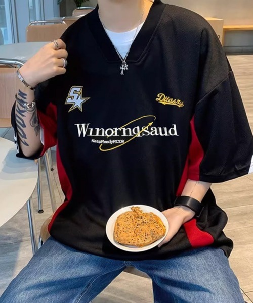 CERCA（チェルカ）の「【NOWLE】サッカーユニフォームデザイン フットボール Tシャツ ゲームシャツ（Tシャツ/カットソー・メンズ・ブラック×レッド/ブラック/レッド・MEDIUM/LARGE/X-LARGE）」の14枚目の写真