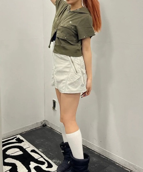 HTH(エイチティーエイチ)の「puckering mini skirt(スカート・レディース・アッシュグレー/アッシュ/アーミー・フリー)」の8枚目の写真