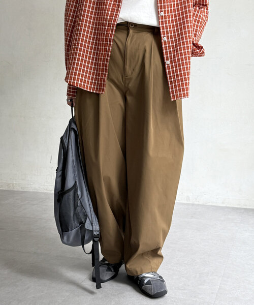 CPCM(シーピーシーエム)の「撥水バルーンパンツ(その他パンツ・レディース・ブラック/ブラウン/ベージュ・MEDIUM/SMALL)」の2枚目の写真