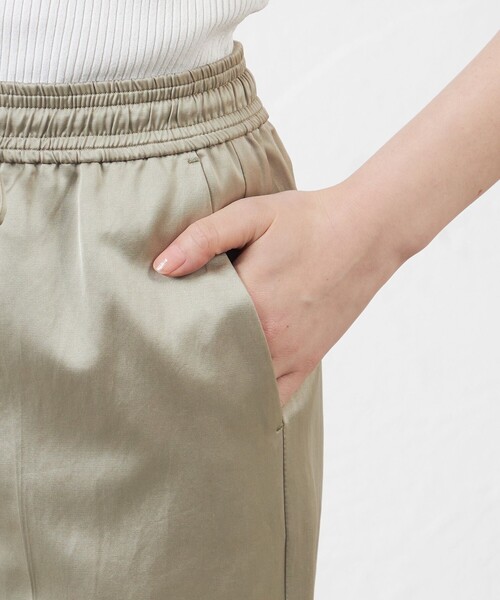 amaca(アマカ)の「コンパクトサテン ドロストパンツ(その他パンツ・レディース・ネイビー/ベージュ・38/40)」の10枚目の写真