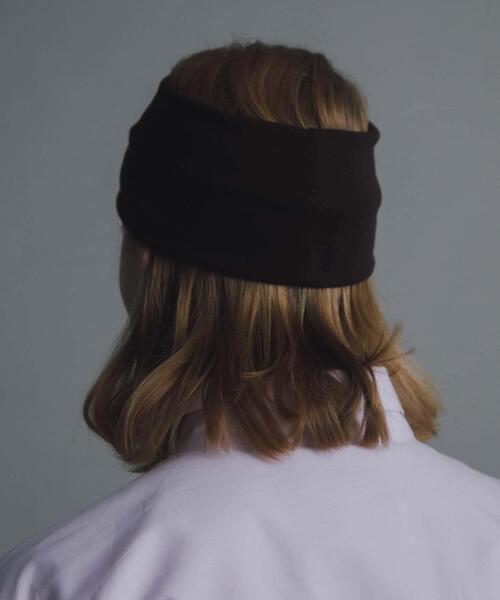 URBAN RESEARCH（アーバンリサーチ）の「decor『デコール』　Wide Hairband（ヘアバンド・レディース・ブラック/ブラウン/チャコールグレー/オフホワイト・-）」の4枚目の写真