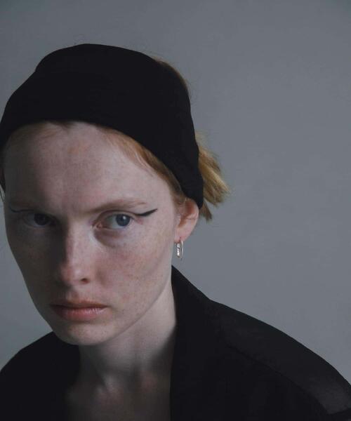 URBAN RESEARCH（アーバンリサーチ）の「decor『デコール』　Wide Hairband（ヘアバンド・レディース・ブラック/ブラウン/チャコールグレー/オフホワイト・-）」の5枚目の写真