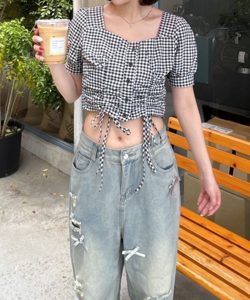 Mejoul（メジュール）の「ギンガムチェック ドロスト リボン ギャザー スクエアネック パフスリーブ ブラウス トップス（シャツ/ブラウス・レディース・ブラック・M/L）」の14枚目の写真