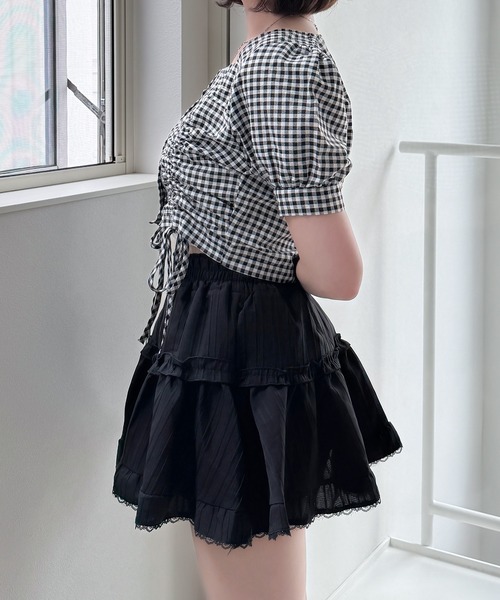 Mejoul（メジュール）の「ギンガムチェック ドロスト リボン ギャザー スクエアネック パフスリーブ ブラウス トップス（シャツ/ブラウス・レディース・ブラック・M/L）」の6枚目の写真