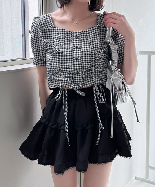 Mejoul（メジュール）の「ギンガムチェック ドロスト リボン ギャザー スクエアネック パフスリーブ ブラウス トップス（シャツ/ブラウス・レディース・ブラック・M/L）」の5枚目の写真