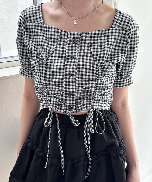 Mejoul（メジュール）の「ギンガムチェック ドロスト リボン ギャザー スクエアネック パフスリーブ ブラウス トップス（シャツ/ブラウス・レディース・ブラック・M/L）」の7枚目の写真