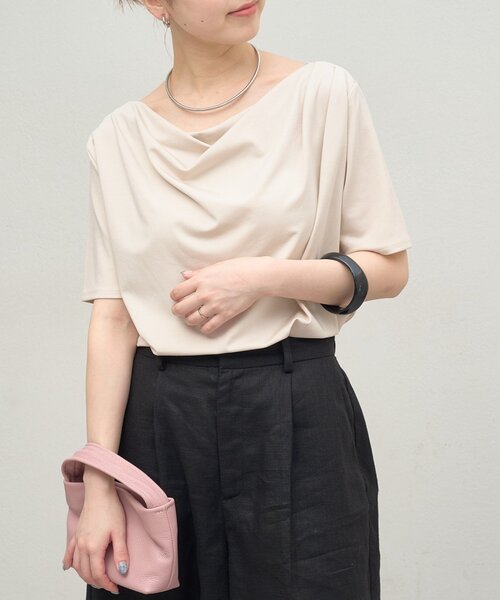 Omekashi(オメカシ)の「ボートネックドレープ半袖Tシャツ(Tシャツ/カットソー・レディース・オフホワイト/ブラック/ブラウン/チャコールグレー/ライトグレー・FREE)」の5枚目の写真