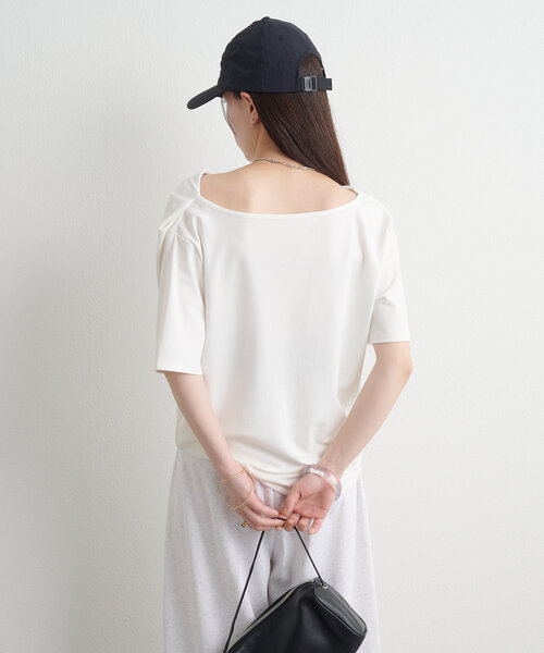 Omekashi(オメカシ)の「ボートネックドレープ半袖Tシャツ(Tシャツ/カットソー・レディース・オフホワイト/ブラック/ブラウン/チャコールグレー/ライトグレー・FREE)」の17枚目の写真