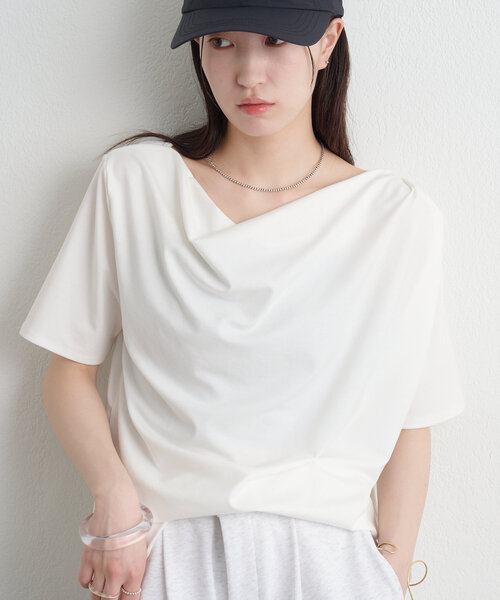Omekashi(オメカシ)の「ボートネックドレープ半袖Tシャツ(Tシャツ/カットソー・レディース・オフホワイト/ブラック/ブラウン/チャコールグレー/ライトグレー・FREE)」の19枚目の写真