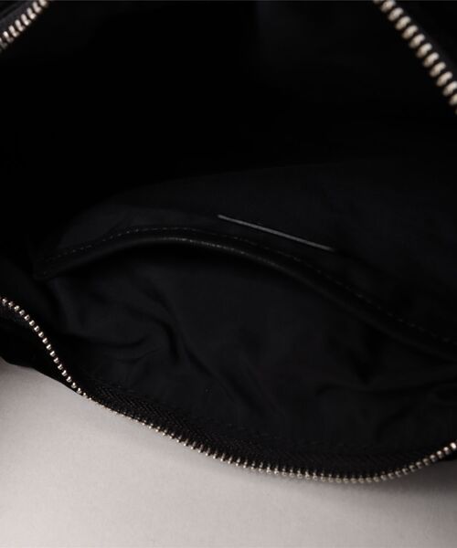 LE VERNIS(ル・ベルニ)の「LE VERNIS/ル・ベルニ POIR VELVET BAG(ハンドバッグ・レディース・ブラック/ブラウン/ブルー・ONE SIZE)」の5枚目の写真