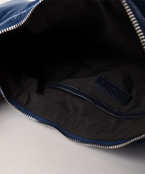 LE VERNIS(ル・ベルニ)の「LE VERNIS/ル・ベルニ POIR VELVET BAG(ハンドバッグ・レディース・ブラック/ブラウン/ブルー・ONE SIZE)」の6枚目の写真