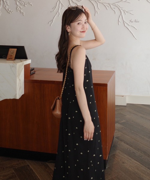 フレンチコネクション、夏物、 花柄刺繍 黒ワンピース フレンチコネクション、夏物、 花柄刺繍 黒ワンピース - メルカリ
