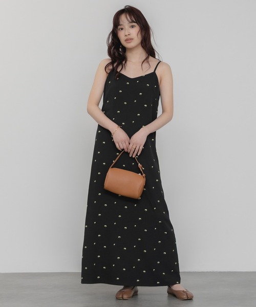 SNIDEL 花柄刺繍キャミソール　ブラックワンピース SNIDEL 花柄 キャミワンピース セットアップワンピース size