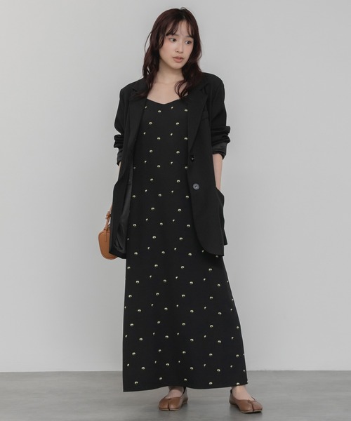 HEILIS(ヘイリス)の「【Nanami Original】花柄刺繍キャミワンピース / ブラック アイボリー ホワイト ブラウン 黒 白 コラボ きれいめ カジュアル エンブロイダリー ロング ワンピース マキシ丈 シンプル デート 韓国 結婚式 オケージョン 忘年会 二次会 女子会 オフィスカジュアル 夏服 春服 秋服 レイヤード マタニティ キャミソール クリスマス(ワンピース・レディース・アイボリー/ブラック/ブラウン・FREE)」の5枚目の写真