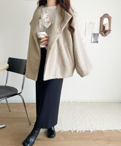 classicalelf(クラシカルエルフ)の「たっぽりコクーンシルエットでちょこっとガーリー見せ。ノーカラーコクーンボアコート(ノーカラーコート・レディース・ブラック/アイボリー/グレー・LARGE/MEDIUM/SMALL/X-LARGE)」の6枚目の写真