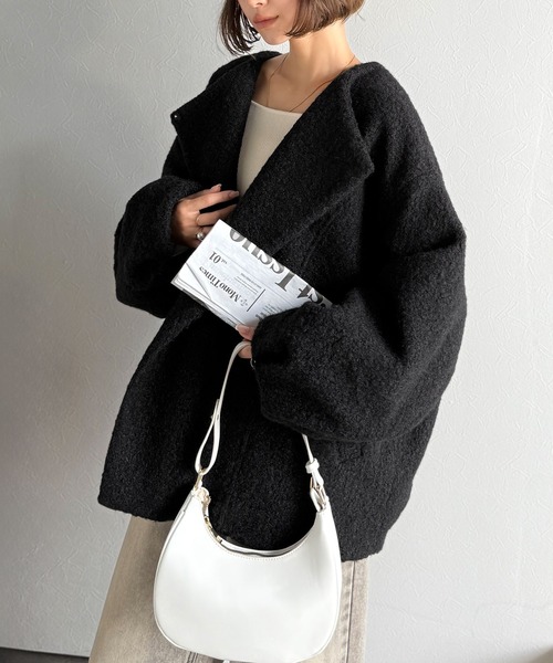 classicalelf(クラシカルエルフ)の「たっぽりコクーンシルエットでちょこっとガーリー見せ。ノーカラーコクーンボアコート(ノーカラーコート・レディース・ブラック/アイボリー/グレー・LARGE/MEDIUM/SMALL/X-LARGE)」の11枚目の写真