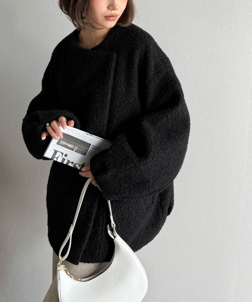 classicalelf(クラシカルエルフ)の「たっぽりコクーンシルエットでちょこっとガーリー見せ。ノーカラーコクーンボアコート(ノーカラーコート・レディース・ブラック/アイボリー/グレー・LARGE/MEDIUM/SMALL/X-LARGE)」の12枚目の写真