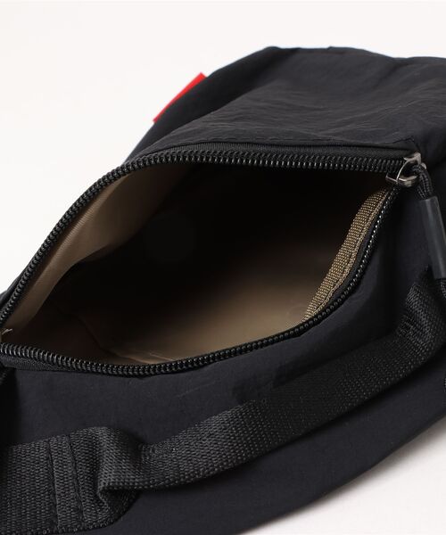 florist（フローリスト）の「【500mlペットボトル収納】ドロップナイロンボディバッグ/ショルダーバッグ（ボディバッグ/ウエストポーチ・レディース・アイボリー/ブラック・FREE）」の5枚目の写真