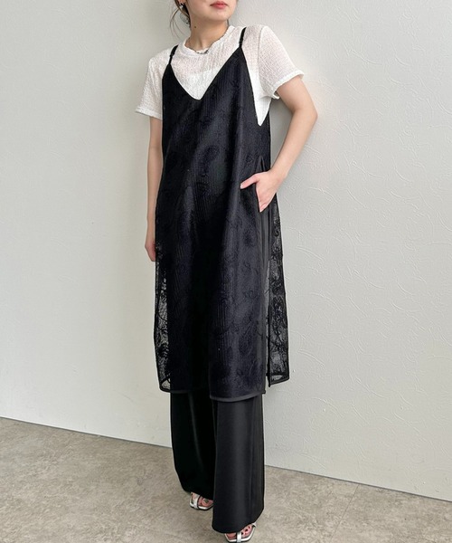 LHELBIE(レルビエ)の「レイヤードキャミサロペット(サロペット/オーバーオール・レディース・ベージュ/ブラック・M)」の2枚目の写真