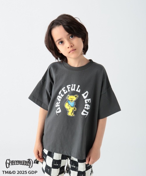 Grateful Dead（グレイトフルデッド）の「【Grateful Dead(グレイトフル デッド)】別注アーチロゴT(KIDS)（Tシャツ/カットソー・キッズ・チャコール/オフホワイト/グレー・110cm/120cm/130cm/140cm/150cm）」の3枚目の写真