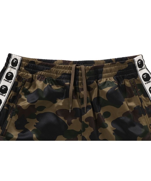 A BATHING APE（アベイシングエイプ）の「1ST CAMO LOOSE FIT TRACK PANTS（その他パンツ・メンズ・グリーン/イエロー・MEDIUM/LARGE/SMALL/X-LARGE/XX-LARGE）」の7枚目の写真