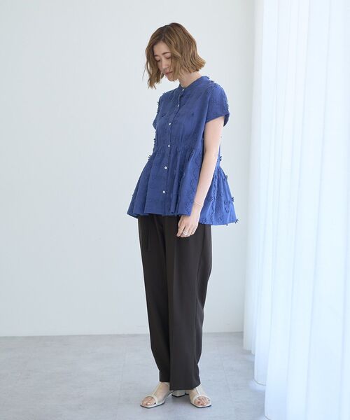 YECCA VECCA（イェッカヴェッカ）の「3Dフラワーエンブロイダリーブラウス（シャツ/ブラウス・レディース・オフホワイト/ブラック/ブルー・FREE）」の13枚目の写真