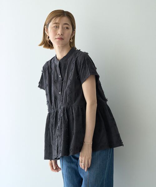 YECCA VECCA（イェッカヴェッカ）の「3Dフラワーエンブロイダリーブラウス（シャツ/ブラウス・レディース・オフホワイト/ブラック/ブルー・FREE）」の15枚目の写真