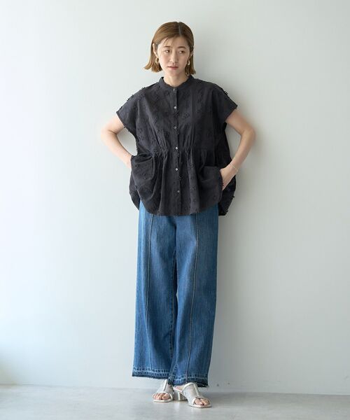 YECCA VECCA（イェッカヴェッカ）の「3Dフラワーエンブロイダリーブラウス（シャツ/ブラウス・レディース・オフホワイト/ブラック/ブルー・FREE）」の17枚目の写真