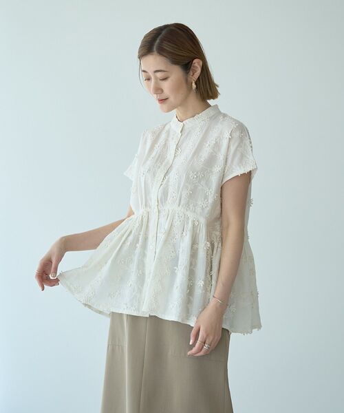 YECCA VECCA（イェッカヴェッカ）の「3Dフラワーエンブロイダリーブラウス（シャツ/ブラウス・レディース・オフホワイト/ブラック/ブルー・FREE）」の20枚目の写真