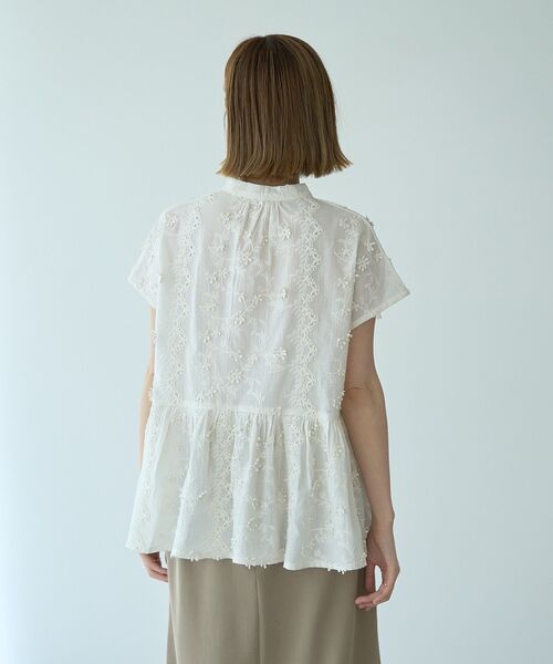 YECCA VECCA（イェッカヴェッカ）の「3Dフラワーエンブロイダリーブラウス（シャツ/ブラウス・レディース・オフホワイト/ブラック/ブルー・FREE）」の22枚目の写真