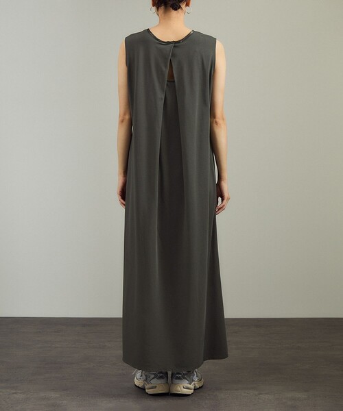 SALON adam et rope'（サロン アダム エ ロペ）の「【WEB限定】サイドフレアリラクシーワンピース［接触冷感・UVカット］（ワンピース・レディース・チャコールグレー/ブラック/ブラウン系その他2・FREE）」の10枚目の写真