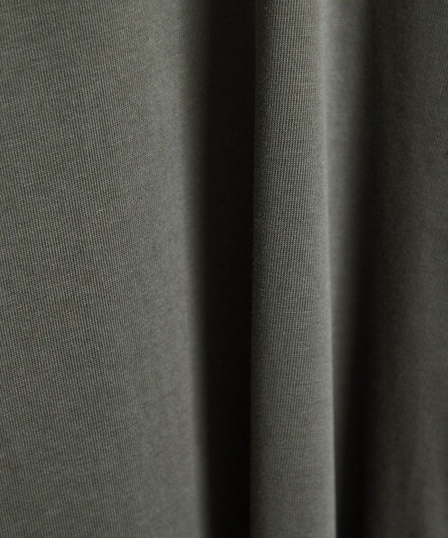 SALON adam et rope'（サロン アダム エ ロペ）の「【WEB限定】サイドフレアリラクシーワンピース［接触冷感・UVカット］（ワンピース・レディース・チャコールグレー/ブラック/ブラウン系その他2・FREE）」の6枚目の写真