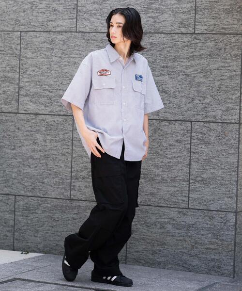 WEGO（ウィゴー）の「WEGO/オックスフォードワッペンシャツ（シャツ/ブラウス・メンズ・ブルー系その他4/ブラック系その他4・MEDIUM/LARGE）」の5枚目の写真