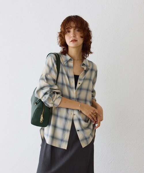 RIVE DROITE（リヴドロワ）の「【抜け感◎】オンブレーチェックシャツ（シャツ/ブラウス・レディース・ライトベージュ/ネイビー・FREE）」の7枚目の写真