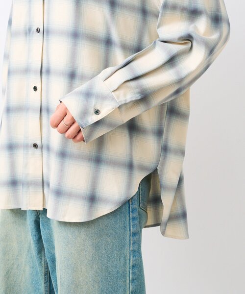 RIVE DROITE（リヴドロワ）の「【抜け感◎】オンブレーチェックシャツ（シャツ/ブラウス・レディース・ライトベージュ/ネイビー・FREE）」の19枚目の写真